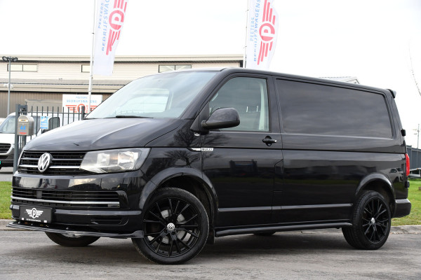 Volkswagen Transporter 2.0 TDI L1H1 Black Edition Cruise, Stoelverwarming, 150pk, Automaat, Sensoren, Trekhaak, Standkachel, Uniek!