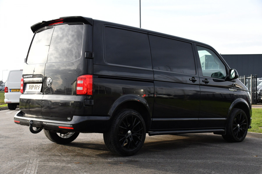 Volkswagen Transporter 2.0 TDI L1H1 Black Edition Cruise, Stoelverwarming, 150pk, Automaat, Sensoren, Trekhaak, Standkachel, Uniek!