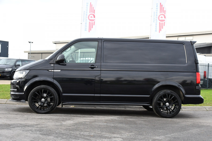 Volkswagen Transporter 2.0 TDI L1H1 Black Edition Cruise, Stoelverwarming, 150pk, Automaat, Sensoren, Trekhaak, Standkachel, Uniek!