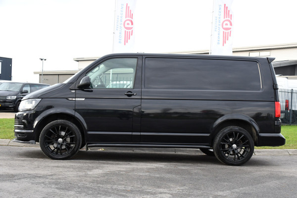 Volkswagen Transporter 2.0 TDI L1H1 Black Edition Cruise, Stoelverwarming, 150pk, Automaat, Sensoren, Trekhaak, Standkachel, Uniek!