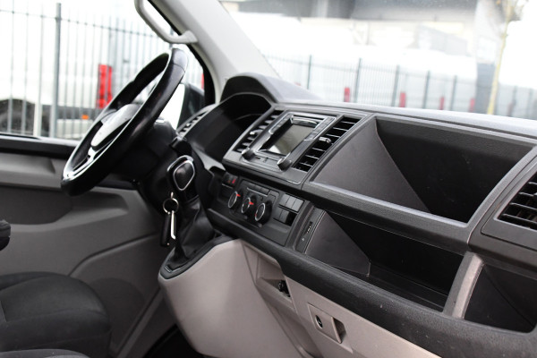 Volkswagen Transporter 2.0 TDI L1H1 Black Edition Cruise, Stoelverwarming, 150pk, Automaat, Sensoren, Trekhaak, Standkachel, Uniek!