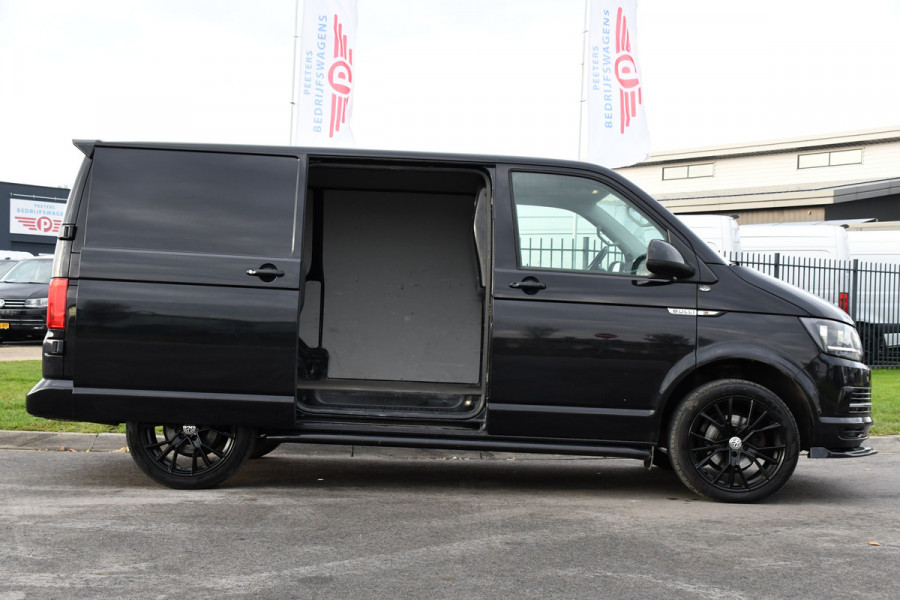 Volkswagen Transporter 2.0 TDI L1H1 Black Edition Cruise, Stoelverwarming, 150pk, Automaat, Sensoren, Trekhaak, Standkachel, Uniek!