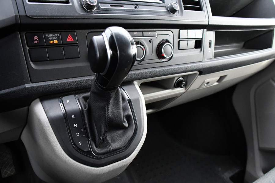 Volkswagen Transporter 2.0 TDI L1H1 Black Edition Cruise, Stoelverwarming, 150pk, Automaat, Sensoren, Trekhaak, Standkachel, Uniek!