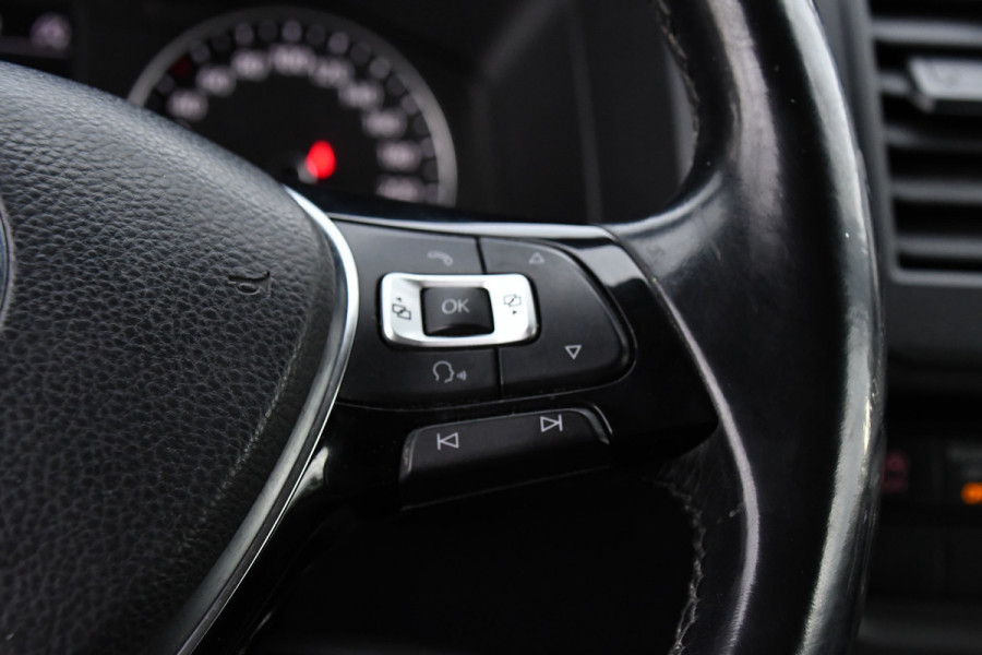 Volkswagen Transporter 2.0 TDI L1H1 Black Edition Cruise, Stoelverwarming, 150pk, Automaat, Sensoren, Trekhaak, Standkachel, Uniek!