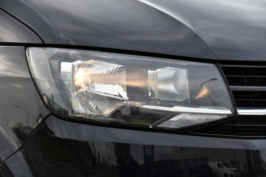 Volkswagen Transporter 2.0 TDI L1H1 Black Edition Cruise, Stoelverwarming, 150pk, Automaat, Sensoren, Trekhaak, Standkachel, Uniek!