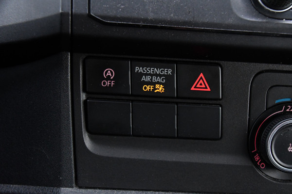 Volkswagen Transporter 2.0 TDI L1H1 Black Edition Cruise, Stoelverwarming, 150pk, Automaat, Sensoren, Trekhaak, Standkachel, Uniek!