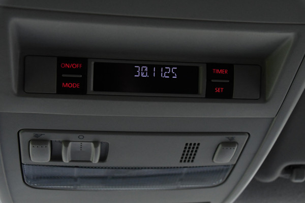 Volkswagen Transporter 2.0 TDI L1H1 Black Edition Cruise, Stoelverwarming, 150pk, Automaat, Sensoren, Trekhaak, Standkachel, Uniek!