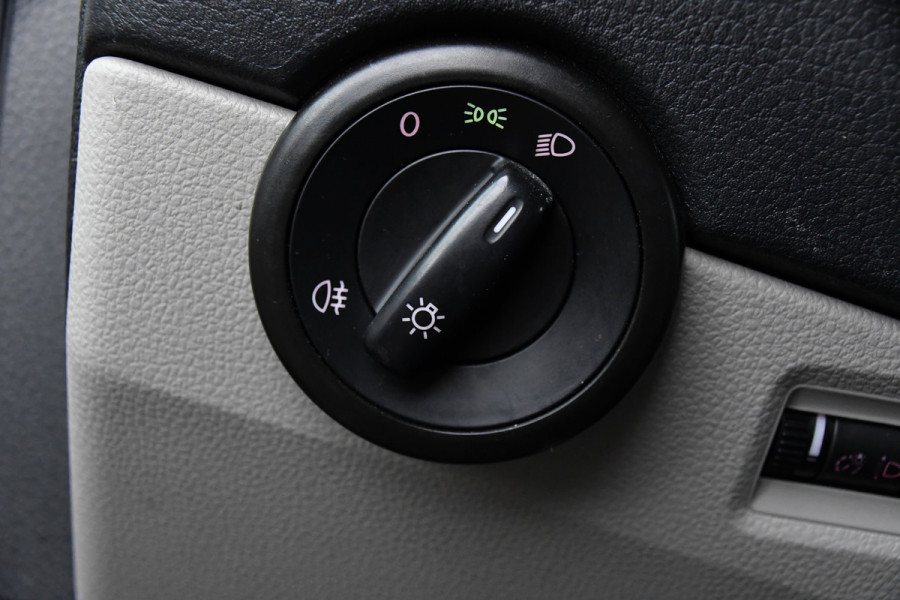 Volkswagen Transporter 2.0 TDI L1H1 Black Edition Cruise, Stoelverwarming, 150pk, Automaat, Sensoren, Trekhaak, Standkachel, Uniek!