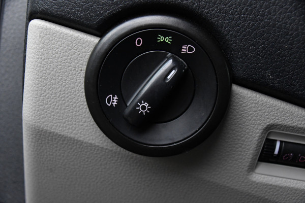 Volkswagen Transporter 2.0 TDI L1H1 Black Edition Cruise, Stoelverwarming, 150pk, Automaat, Sensoren, Trekhaak, Standkachel, Uniek!