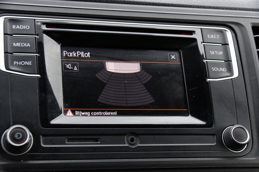 Volkswagen Transporter 2.0 TDI L1H1 Black Edition Cruise, Stoelverwarming, 150pk, Automaat, Sensoren, Trekhaak, Standkachel, Uniek!