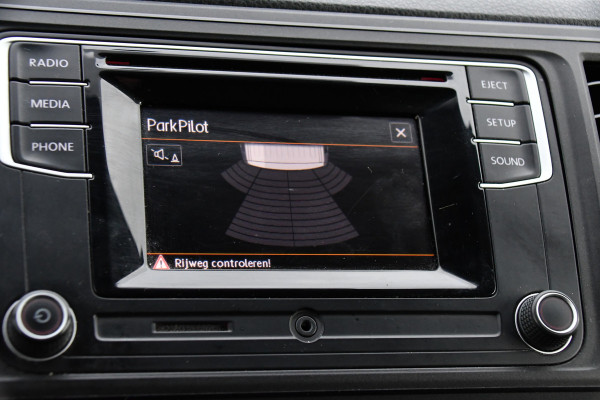 Volkswagen Transporter 2.0 TDI L1H1 Black Edition Cruise, Stoelverwarming, 150pk, Automaat, Sensoren, Trekhaak, Standkachel, Uniek!