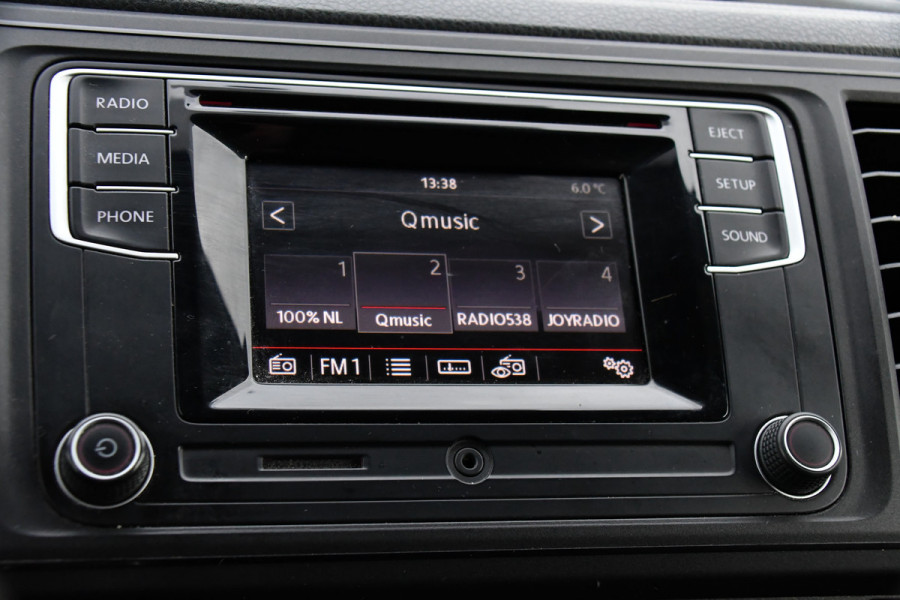 Volkswagen Transporter 2.0 TDI L1H1 Black Edition Cruise, Stoelverwarming, 150pk, Automaat, Sensoren, Trekhaak, Standkachel, Uniek!