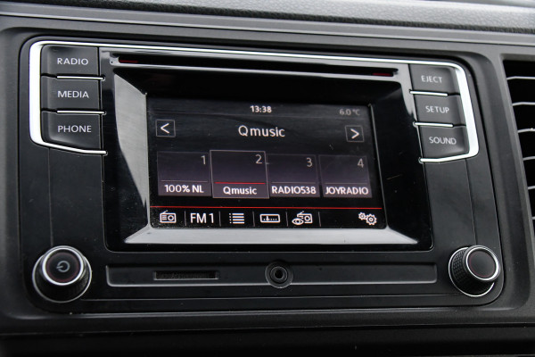 Volkswagen Transporter 2.0 TDI L1H1 Black Edition Cruise, Stoelverwarming, 150pk, Automaat, Sensoren, Trekhaak, Standkachel, Uniek!