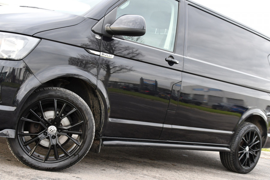 Volkswagen Transporter 2.0 TDI L1H1 Black Edition Cruise, Stoelverwarming, 150pk, Automaat, Sensoren, Trekhaak, Standkachel, Uniek!