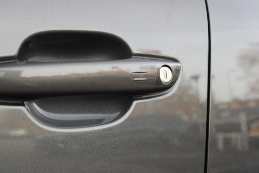 Citroën C4 1.2 Hybrid 145PK BUSINESS | KEYLESS ENTRY/START | DRAADLOZE APPLE CARPLAY/ANDROID AUTO | CLIMATE CONTROL | STOEL/VOORRUIT VERWARMING | ACHTERUITRIJ CAMERA | DAB+ RADIO | 18" LICHTMETALEN VELGEN |