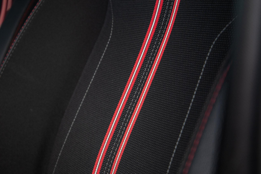 Opel Corsa 1.2 Turbo GS BLACK LINE / APPLE CARPLAY / AUTOMAAT / 360 CAMERA / STOELVERWARMING