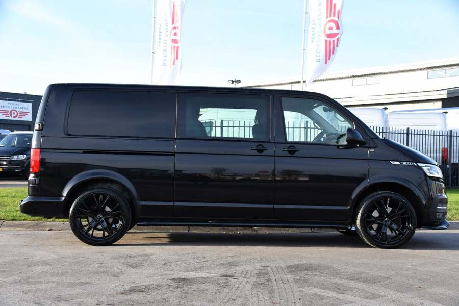 Volkswagen Transporter 2.0 TDI L2H1 30 DC Bulli Black Edition Virtual, Adaptie cruise, Camera, Carplay, 199pk, Sensoren, Automaat, Leder, Trekhaak, LED, 2 x Schuifdeur, Uniek!
