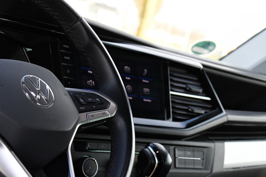 Volkswagen Transporter 2.0 TDI L2H1 30 DC Bulli Black Edition Virtual, Adaptie cruise, Camera, Carplay, 199pk, Sensoren, Automaat, Leder, Trekhaak, LED, 2 x Schuifdeur, Uniek!