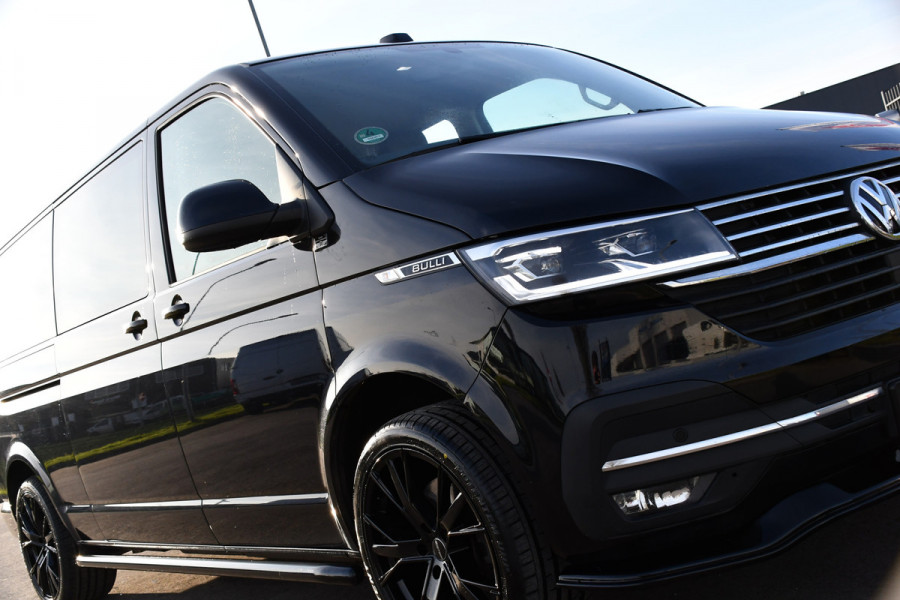 Volkswagen Transporter 2.0 TDI L2H1 30 DC Bulli Black Edition Virtual, Adaptie cruise, Camera, Carplay, 199pk, Sensoren, Automaat, Leder, Trekhaak, LED, 2 x Schuifdeur, Uniek!