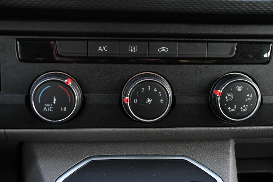 Volkswagen Transporter 2.0 TDI L2H1 30 DC Bulli Black Edition Virtual, Adaptie cruise, Camera, Carplay, 199pk, Sensoren, Automaat, Leder, Trekhaak, LED, 2 x Schuifdeur, Uniek!