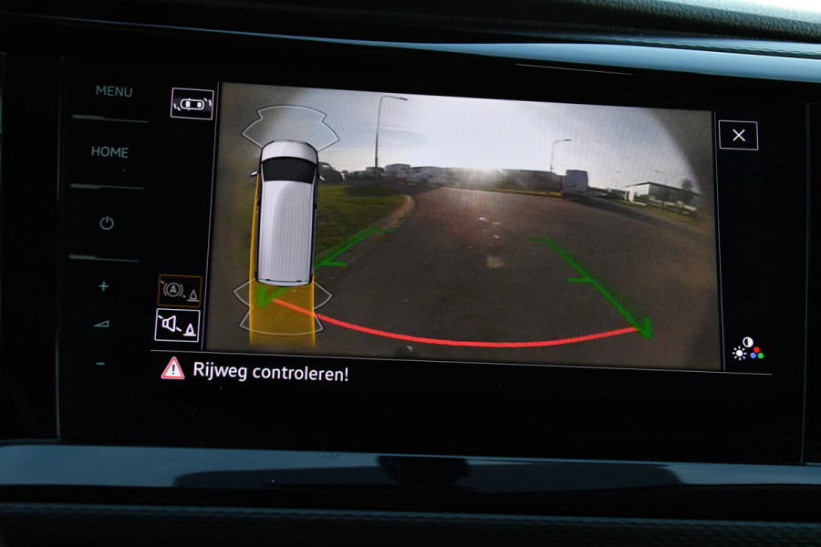 Volkswagen Transporter 2.0 TDI L2H1 30 DC Bulli Black Edition Virtual, Adaptie cruise, Camera, Carplay, 199pk, Sensoren, Automaat, Leder, Trekhaak, LED, 2 x Schuifdeur, Uniek!