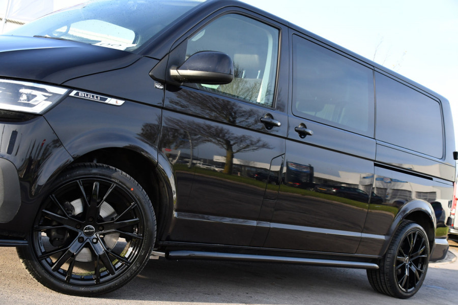 Volkswagen Transporter 2.0 TDI L2H1 30 DC Bulli Black Edition Virtual, Adaptie cruise, Camera, Carplay, 199pk, Sensoren, Automaat, Leder, Trekhaak, LED, 2 x Schuifdeur, Uniek!
