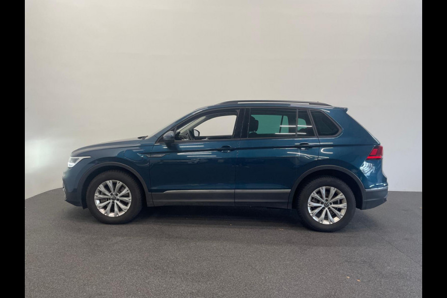 Volkswagen Tiguan 1.4 TSI 245pk eHybrid Life Business Panoramadak Navigatie Apple Carplay/Android Auto Camera Parkeersensoren Adaptive Cruise Control Elektrische achterklep Virtual Cockpit Lichtmetalen velgen Climate Control