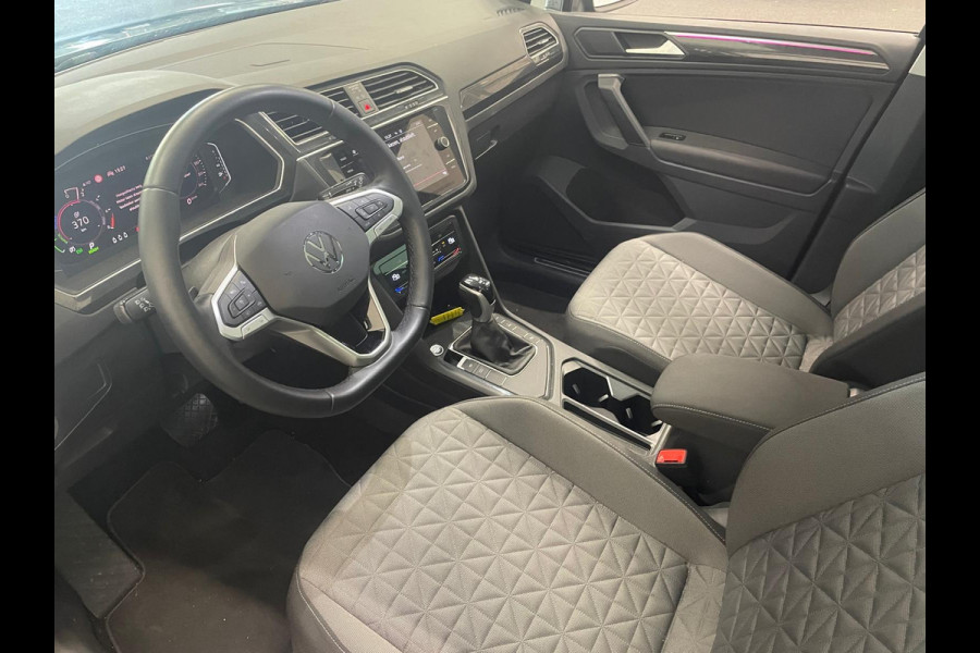 Volkswagen Tiguan 1.4 TSI 245pk eHybrid Life Business Panoramadak Navigatie Apple Carplay/Android Auto Camera Parkeersensoren Adaptive Cruise Control Elektrische achterklep Virtual Cockpit Lichtmetalen velgen Climate Control