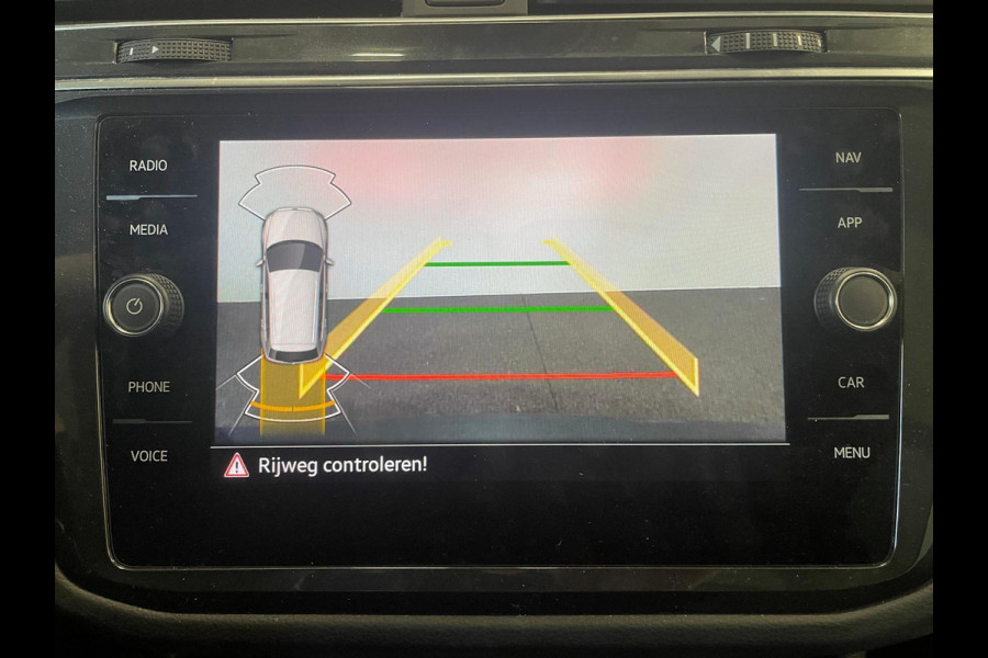 Volkswagen Tiguan 1.4 TSI 245pk eHybrid Life Business Panoramadak Navigatie Apple Carplay/Android Auto Camera Parkeersensoren Adaptive Cruise Control Elektrische achterklep Virtual Cockpit Lichtmetalen velgen Climate Control