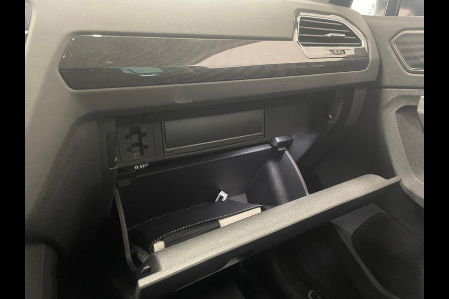Volkswagen Tiguan 1.4 TSI 245pk eHybrid Life Business Panoramadak Navigatie Apple Carplay/Android Auto Camera Parkeersensoren Adaptive Cruise Control Elektrische achterklep Virtual Cockpit Lichtmetalen velgen Climate Control