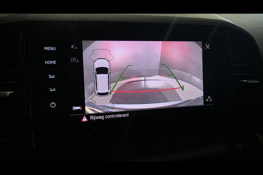 Škoda Karoq 1.5 TSI ACT Sportline | Pano | Carplay | Camera