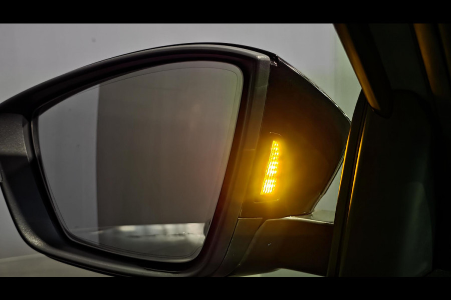 Škoda Karoq 1.5 TSI ACT Sportline | Pano | Carplay | Camera