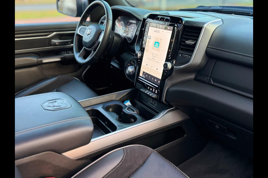 Dodge Ram 1500 5.7 V8 4x4 Laramie Night 22inch / PANO / LPG / NL-AUTO