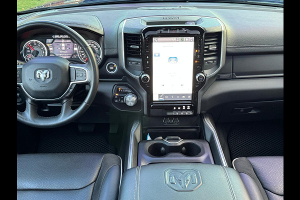 Dodge Ram Pick Up BJ2024 5.7 V8 4x4 Laramie Night 22inch / PANO / LPG / NL-AUTO