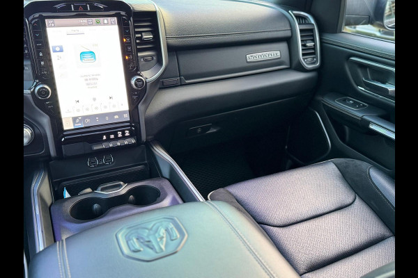 Dodge Ram Pick Up BJ2024 5.7 V8 4x4 Laramie Night 22inch / PANO / LPG / NL-AUTO