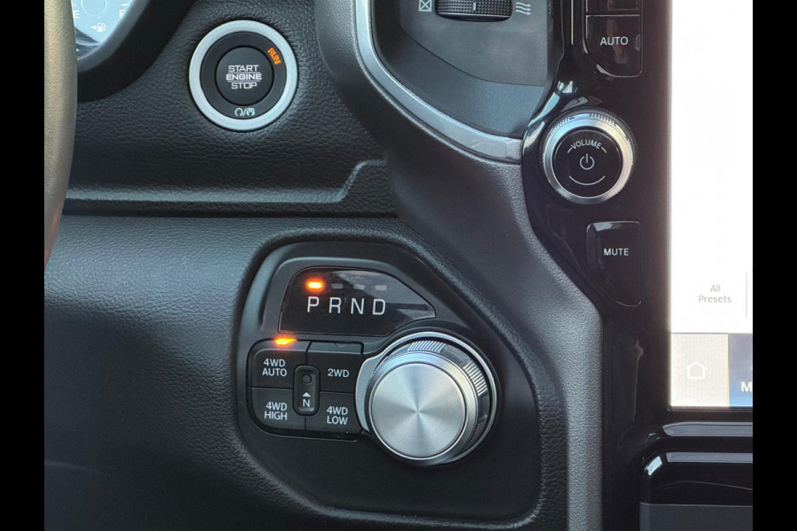 Dodge Ram Pick Up BJ2024 5.7 V8 4x4 Laramie Night 22inch / PANO / LPG / NL-AUTO