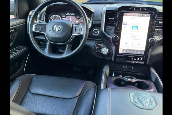 Dodge Ram Pick Up BJ2024 5.7 V8 4x4 Laramie Night 22inch / PANO / LPG / NL-AUTO