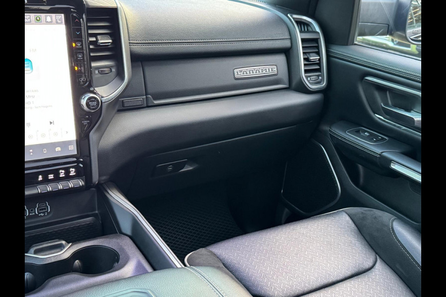 Dodge Ram Pick Up BJ2024 5.7 V8 4x4 Laramie Night 22inch / PANO / LPG / NL-AUTO