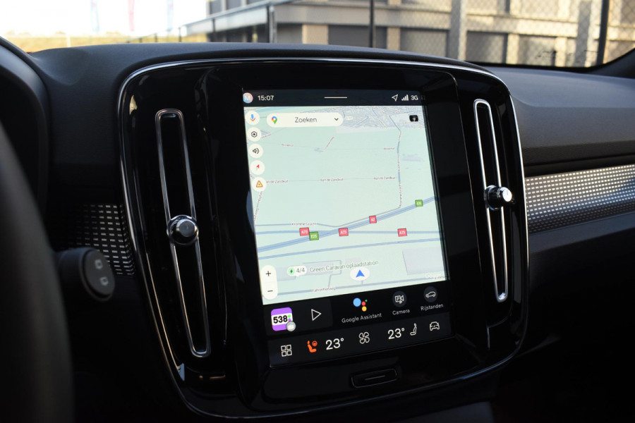 Volvo EX40 252PK Single Motor Extended Range 82 kWh Plus / Lounge Pakket / Extra getint glas / 360 Camera / 20'' velgen / Panoramadak / Zwart dak