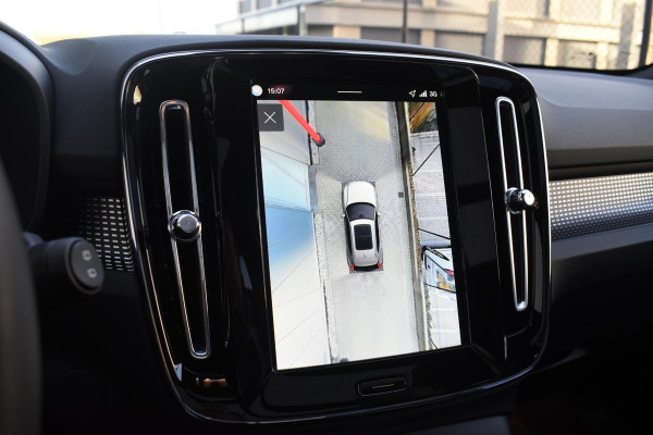 Volvo EX40 252PK Single Motor Extended Range 82 kWh Plus / Lounge Pakket / Extra getint glas / 360 Camera / 20'' velgen / Panoramadak / Zwart dak