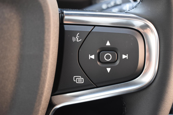 Volvo EX40 252PK Single Motor Extended Range 82 kWh Plus / Lounge Pakket / Extra getint glas / 360 Camera / 20'' velgen / Panoramadak / Zwart dak