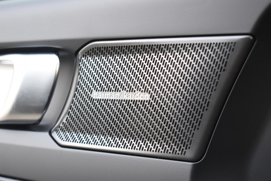 Volvo EX40 252PK Single Motor Extended Range 82 kWh Plus / Lounge Pakket / Extra getint glas / 360 Camera / 20'' velgen / Panoramadak / Zwart dak