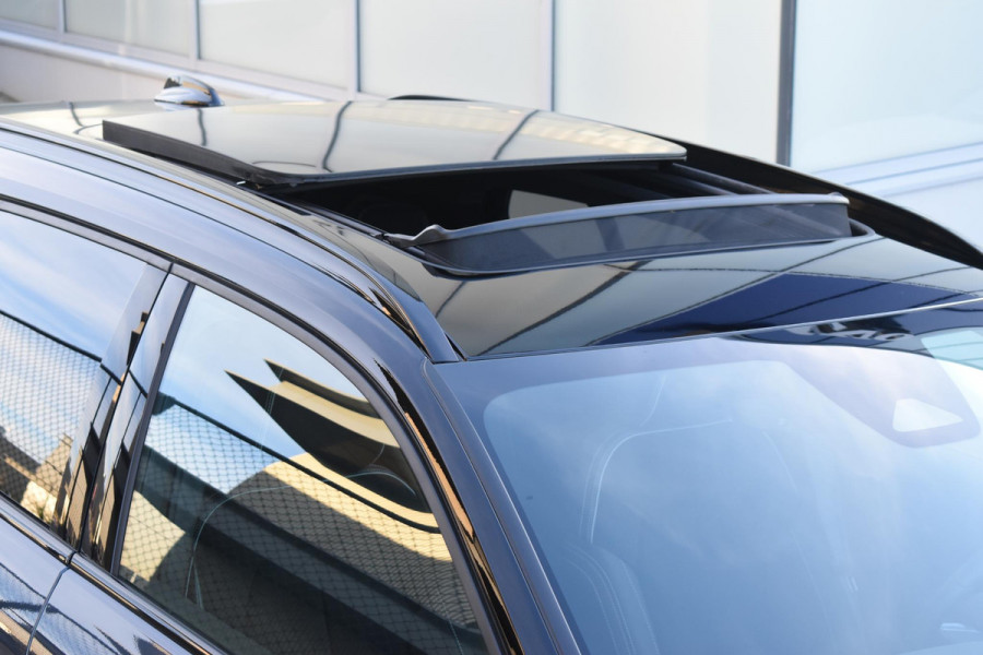 Volvo EX40 252PK Single Motor Extended Range 82 kWh Plus / Lounge Pakket / Extra getint glas / 360 Camera / 20'' velgen / Panoramadak / Zwart dak