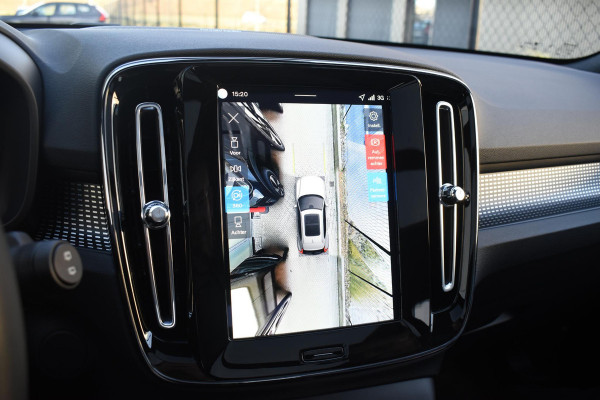 Volvo EX40 252PK Single Motor Extended Range 82 kWh Plus / Lounge Pakket / Extra getint glas / 360 Camera / 20'' velgen / Panoramadak / Zwart dak