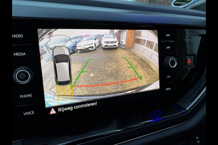 Volkswagen Taigo 1.0 TSI 3x R-Line DSG Matrix LED ACC 18 inch Camera LaneAssist Frontassist Garantie