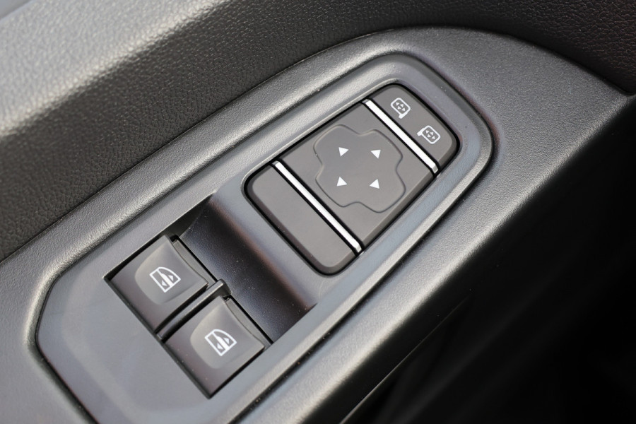 Renault Trafic 2.0 dCi 150 PK DC | CarPlay | PDC | Cruise control | Lane Assist | DAB | 6-Zitter | Keyless go | Spoilerkit | BPM Vrij | Dubbel Cabine | Fabrieksgarantie