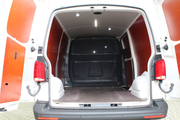 Volkswagen Transporter 2.0 TDI L2H1 28 T6.1 > Automaat/150pk/Adapt cruise./Navi...