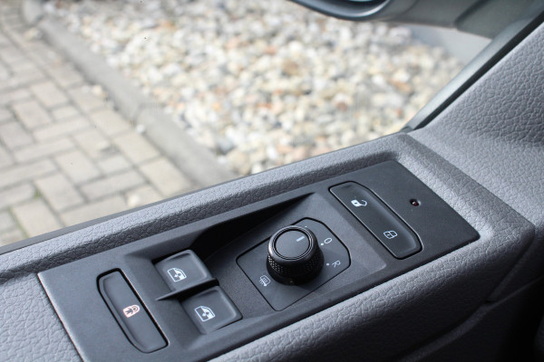 Volkswagen Transporter 2.0 TDI L2H1 28 T6.1 > Automaat/150pk/Adapt cruise./Navi...