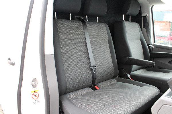 Volkswagen Transporter 2.0 TDI L2H1 28 T6.1 > Automaat/150pk/Adapt cruise./Navi...