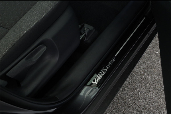 Toyota Yaris Cross 1.5 Hybrid 130 Teamplayer Design >130pk/camera/adapt. cruise  | 4631 |